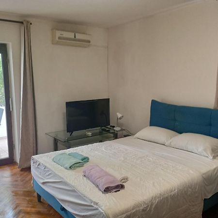 Apartments And Rooms Camelia Premantura Luaran gambar
