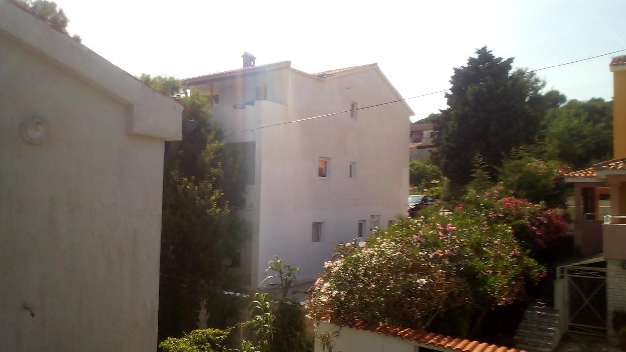Apartments And Rooms Camelia Premantura Luaran gambar